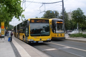 Городской трамвай и автобус