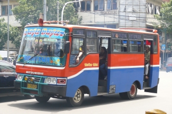 Автобус фирмы MetroMini