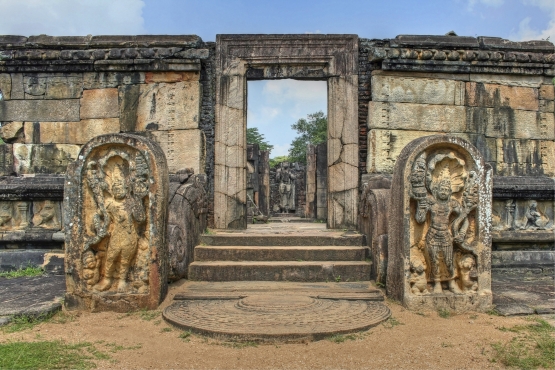 Вход в древний храм