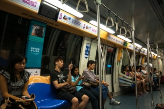 Внутри поезда MRT