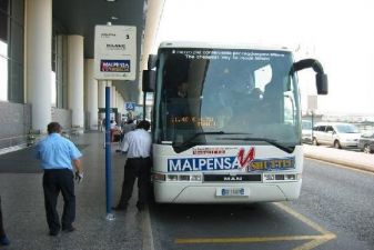 Автобус Мальпенса Шатл