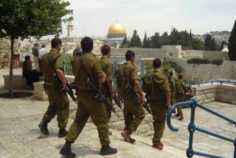 Военный патруль в Иерусалиме