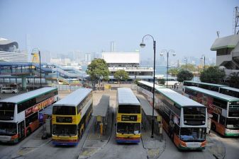Гонконг фото – остановка автобусов
