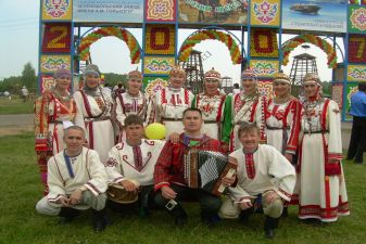 Мызыканты в белорусских костюмах