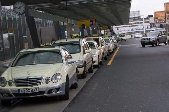 Стоянка такси в аэропорту Франкфурта