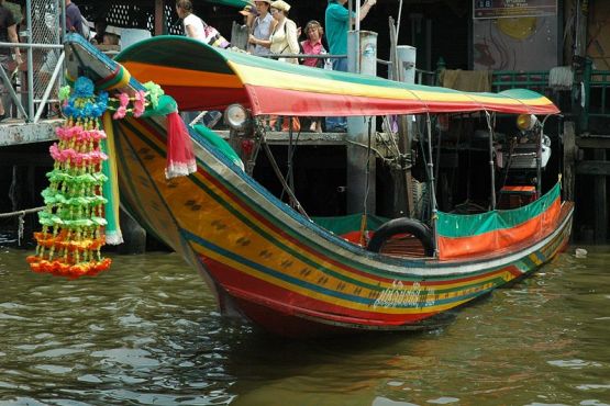 Бангкок фото – Длинная лодка на реке Чао Прайя