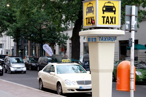 Стойка уличного таксифона