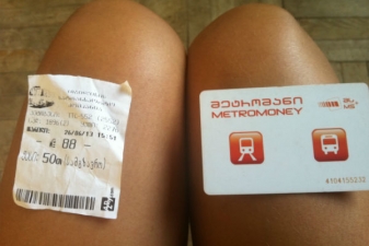 Билет на метро и автобус – справа