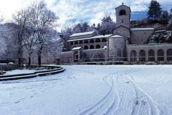 Необычно снежная зима в Цетине
