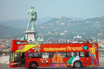 Туристический автобус во Флоренции