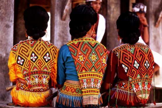 Женские наряды племени торайя с Сулавеси