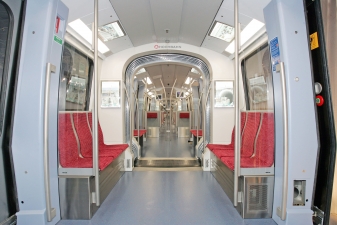 Внутри вагона гамбургского метро