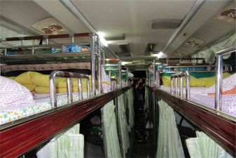 Индия фото – внутри спального автобуса