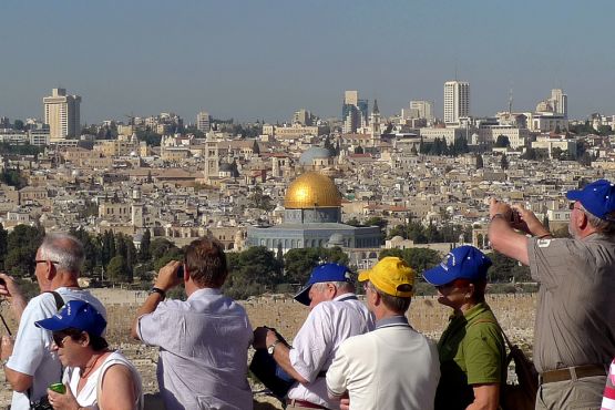 Туристы осматривают Иерусалим