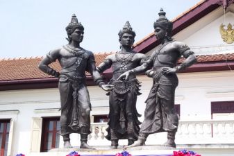 Чианг Май фото – Памятник трем королям