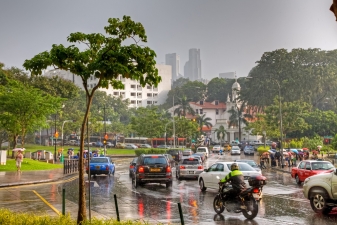 Тропический дождь в Сингапуре