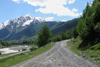 Сельская дорога в Абхазии