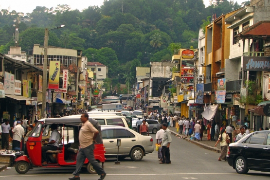 Торговая улца в центральном районе Канди
