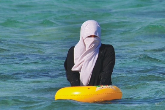 Женский пляжный отдых по-арабски