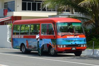 Мальдивы фото – Автобус в аэропорту Мале