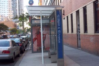 Автобусная остановка в Нью-Йорке