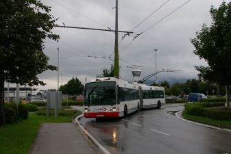 Троллейбус в аэропорту