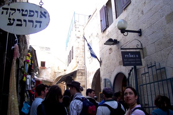 Туристы на улочках Иерусалима