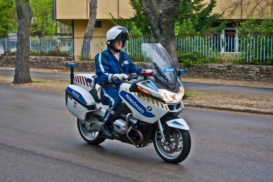 Полицейский на мотоцикле