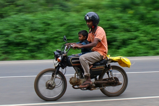 Скутер или мотоцикл – один из самых популярных видов транспорта на Шри-Ланке