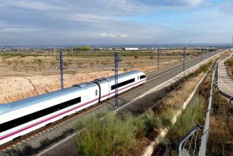Испания фото – скоростной междугородний поезд