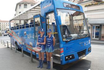 Туристический автобус в Загребе