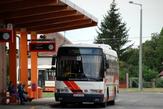 Автобус на автостанции