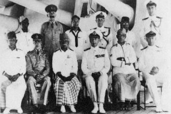 Мальдивы фото – Английские офицеры на Мальдивах
