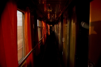 Внутри поезда 