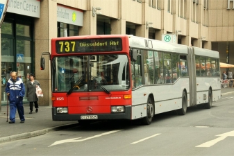 Рейсовый городской автобус в Дюссельдорфе