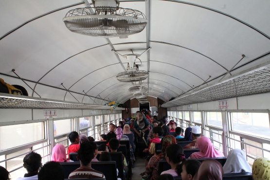 Салон поезда на Борнео